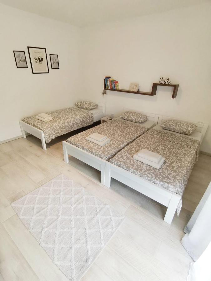 פודסטראנה Apartman Pejic מראה חיצוני תמונה