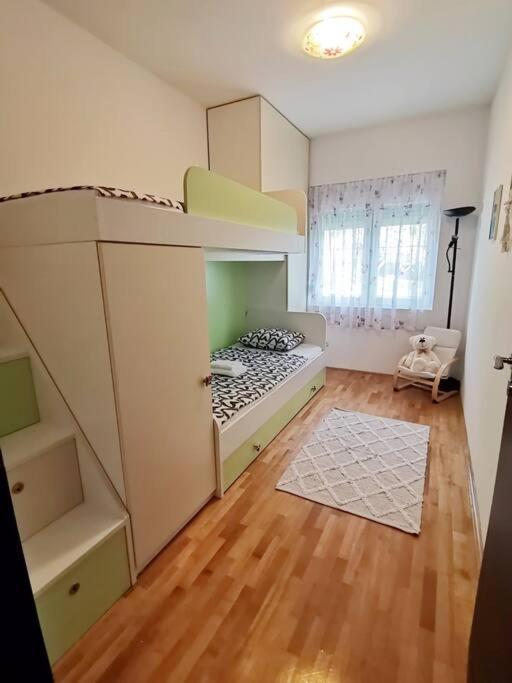 פודסטראנה Apartman Pejic מראה חיצוני תמונה