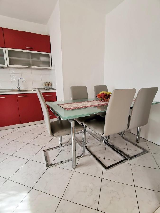 פודסטראנה Apartman Pejic מראה חיצוני תמונה